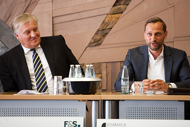 Das „Bismarck-Quartier“ ist nicht das erste gemeinsame Projekt von Landrat Wolfgang Spelthahn (v.l.) und Investor Georg Schmiedel: Ein Behördenhaus, Solarparks und Dachanlagen sowie Baugebiete stehen für erfolgreiche Zusammenarbeit. Bild: Tameer Gunnar Eden/Eifeler Presse Agentur/epa